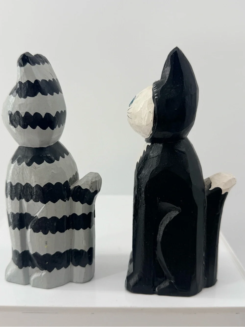 Hand-Painted Black & Gray Cat Figurine Pair - Unbranded
